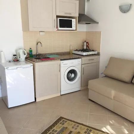 Da Huzur Bulacaginiz Yesillikler Arasinda, Havuzlu Sitede Yazlik. Apartmán