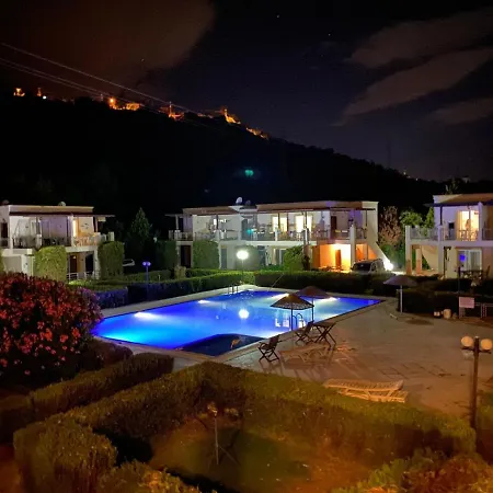 Da Huzur Bulacaginiz Yesillikler Arasinda, Havuzlu Sitede Yazlik. Apartmán *