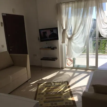Da Huzur Bulacaginiz Yesillikler Arasinda, Havuzlu Sitede Yazlik. Apartmán